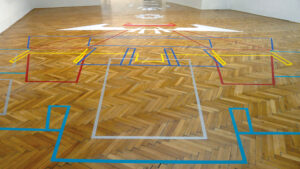 Bodenzeichnung, die den Grundriss und die alte Fassade zeigt